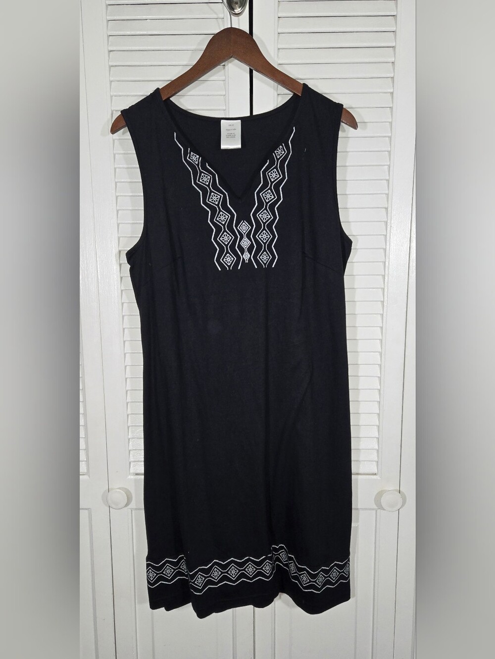 No Brand Black Sleeveless Shift White Geometric Embroidered V Neck Dress Sz 10